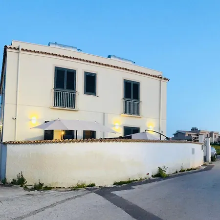 Holidays House Il Carrubo بيت للعطل *